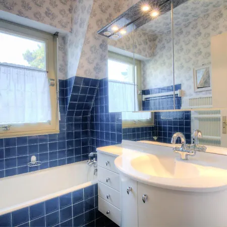 Marie Antoinette-2 By Interhome Daire *