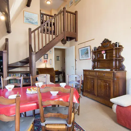 Marie Antoinette-2 By Interhome شقة *