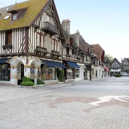 Marie Antoinette-2 By Interhome دوفييل